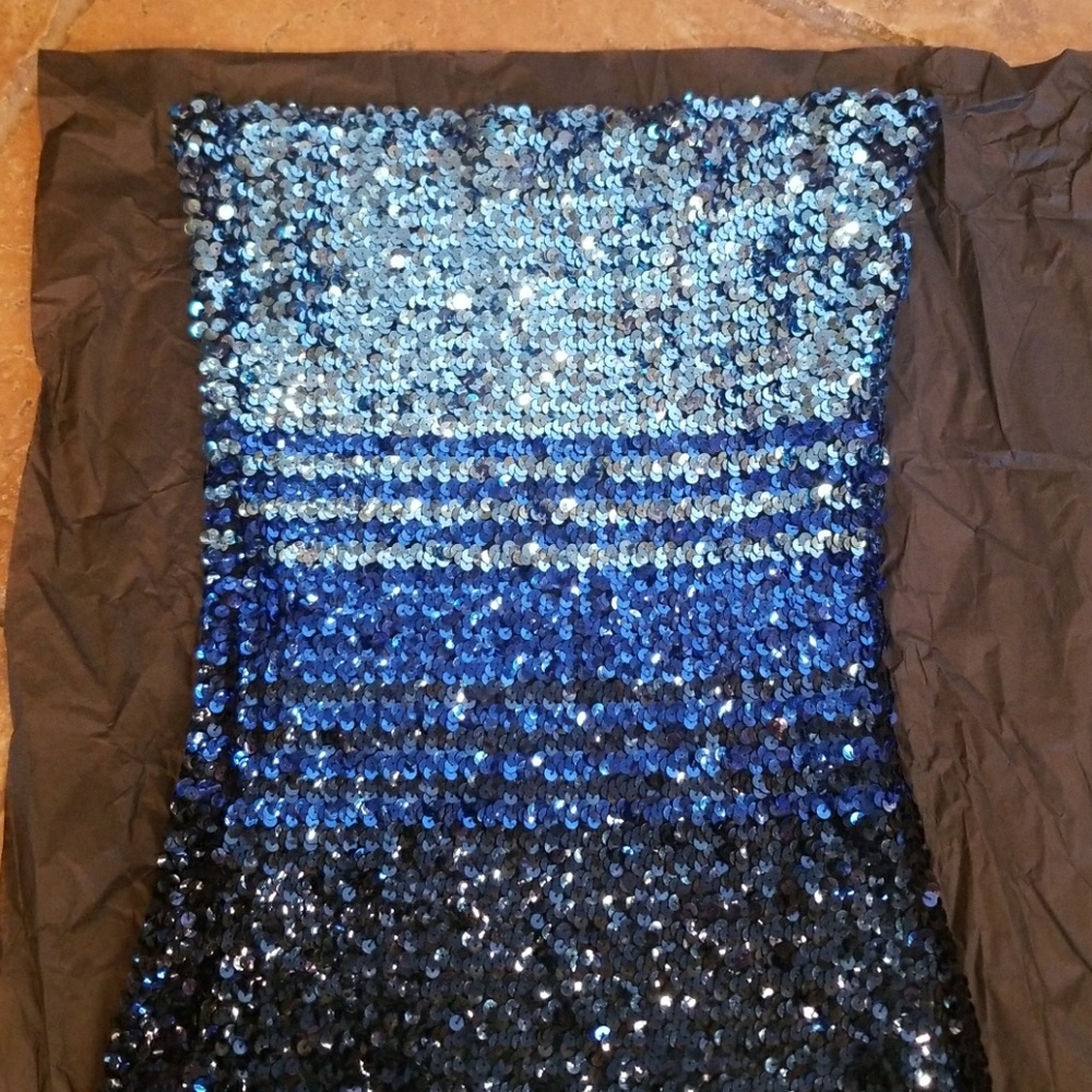 Dress - Picture 2 of 3